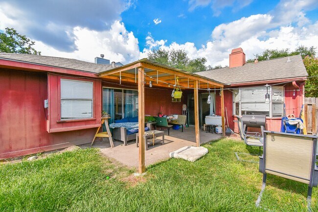 Building Photo - 12106 Pecan Meadow Dr