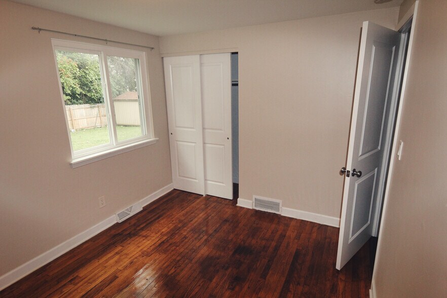 Bedroom 2 - 5160 Roseview Ave