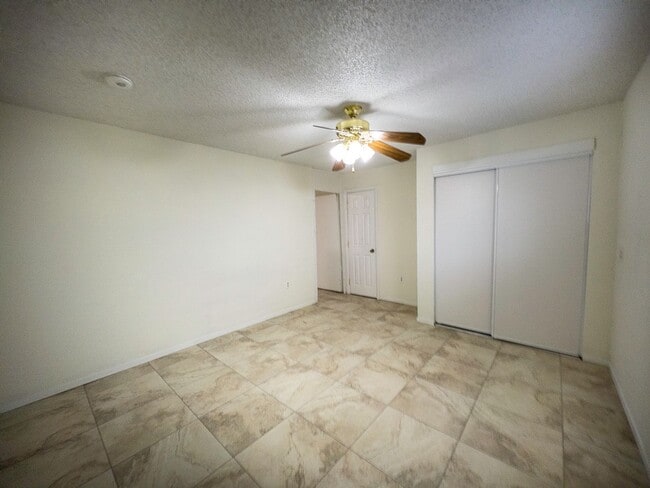 Building Photo - 1 bed and 1 bath located in Henderson!
