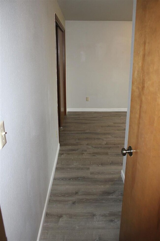 Building Photo - 2 Bedroom, 1 Bathroom Duplex!!!!