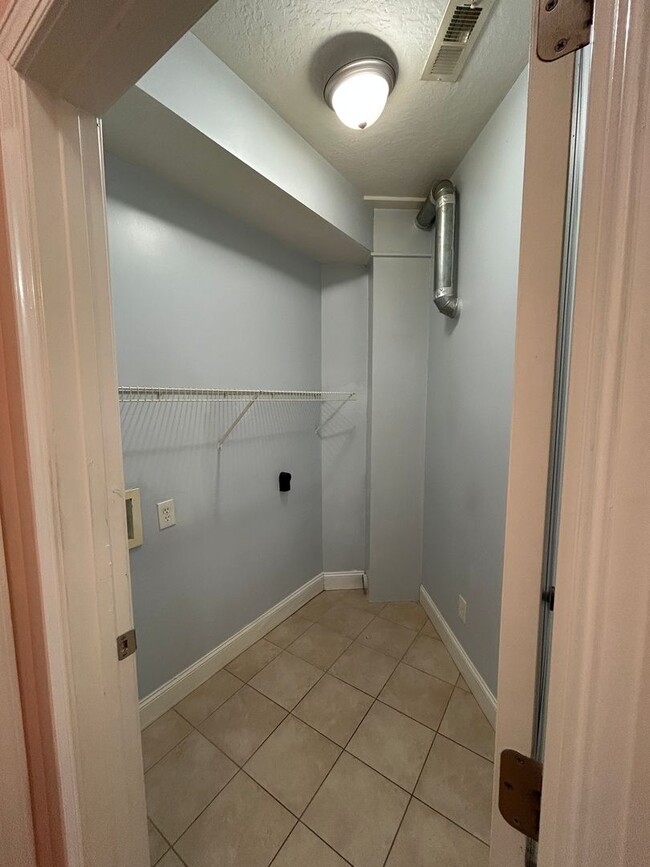 Building Photo - 29 Ashmaline Ln