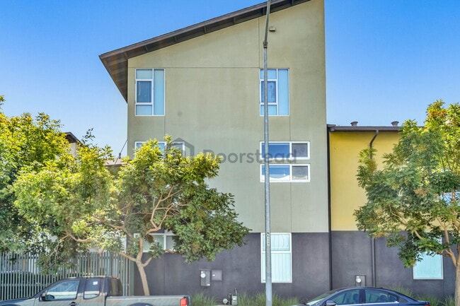 Building Photo - 6 South Ct