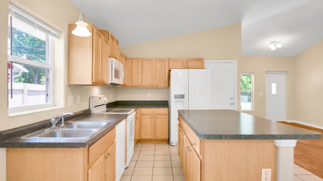 Building Photo - 720 Florence St