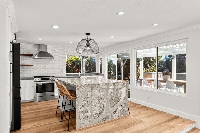 Building Photo - Beautiful Home in Dana Point