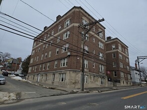 Building Photo - 144 Grove St