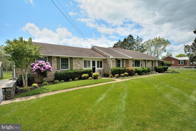 Building Photo - 24531 Arcola Mills Dr