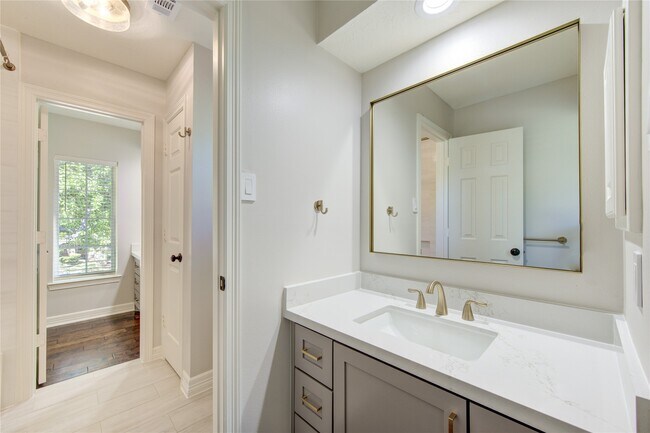 Building Photo - 12503 Whispering Sands Ct