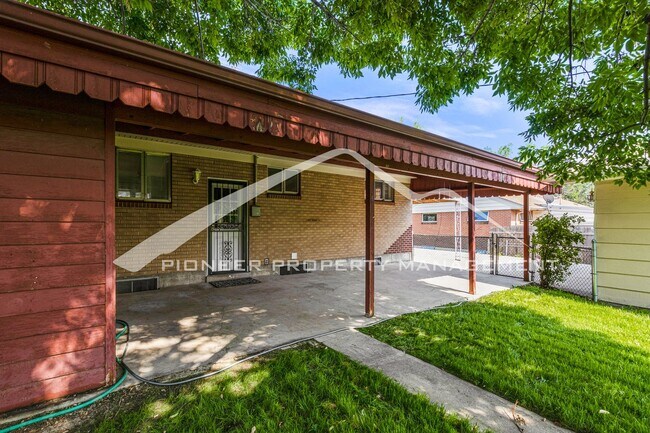 Building Photo - Updated Home With Central AC And Stainless...