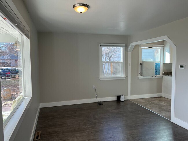 Building Photo - 3 bed 2 bath Harvey Park, Corner Lot