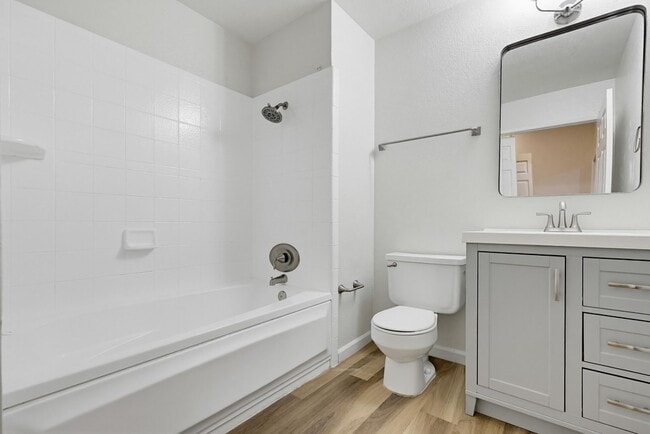 Building Photo - 270 Dahlia Ave