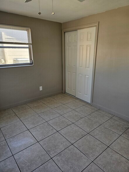 Building Photo - 4911 Lake Ridge Ln