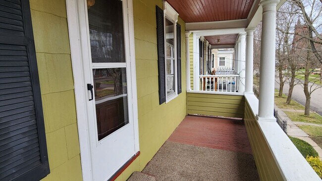 Building Photo - 125-125 1/2 N 2nd St