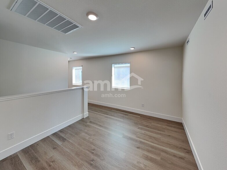 Building Photo - 10359 Beaver Tail St