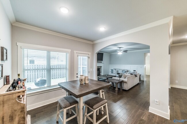 Building Photo - 6 Desert Oak Ct SW