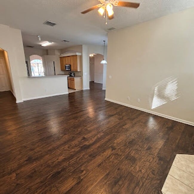 Building Photo - Spacious 3-Bed, 2-Bath Home. Patio. Amenities. Located just minutes from St Johns Town Center and...