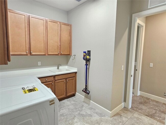 Building Photo - 5668 Cantucci St