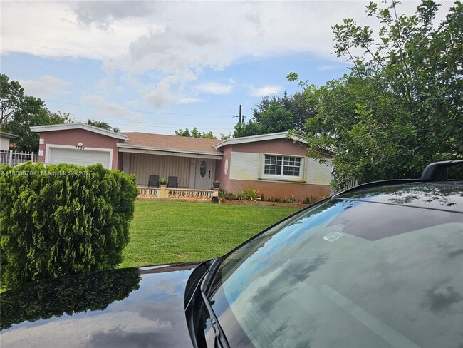 Primary Photo - 7731 Indigo St
