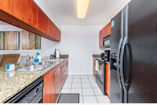 Building Photo - 1200 Brickell Bay Dr