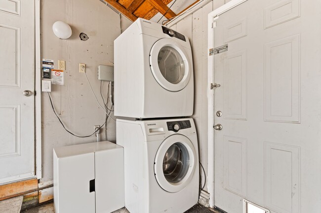Building Photo - Charming Hayward Home with Modern Upgrades...