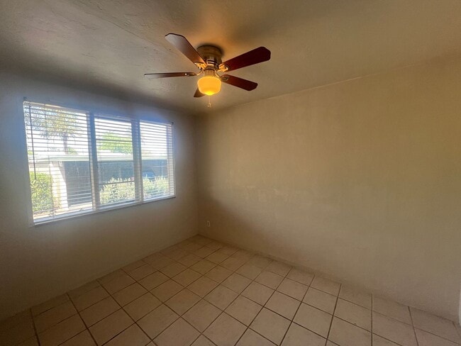 Building Photo - Comfortable & Cozy 2 Bedroom Townhome Walk...