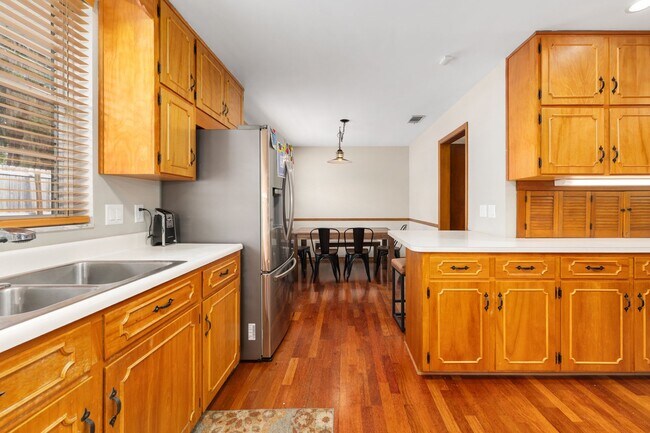 Building Photo - 2222 W University Ave