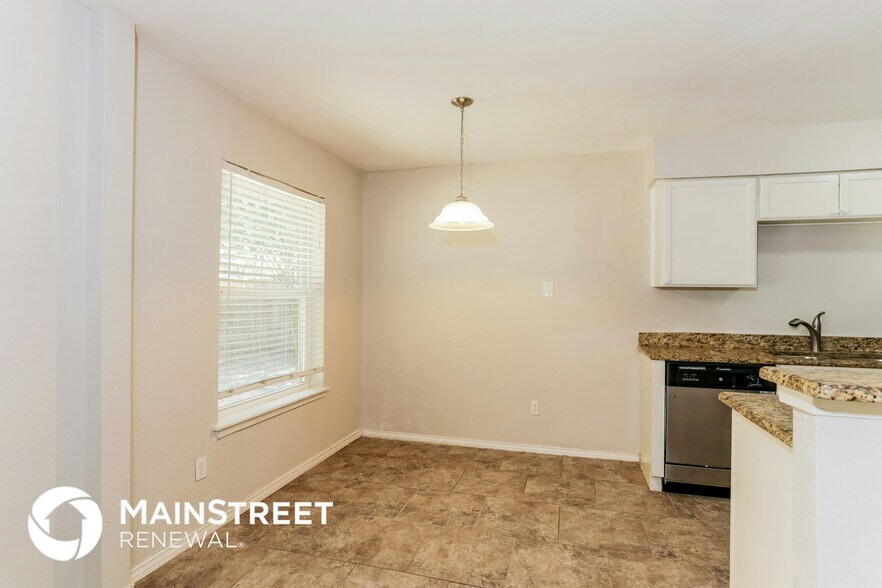 Building Photo - 817 Sandalwood Ln