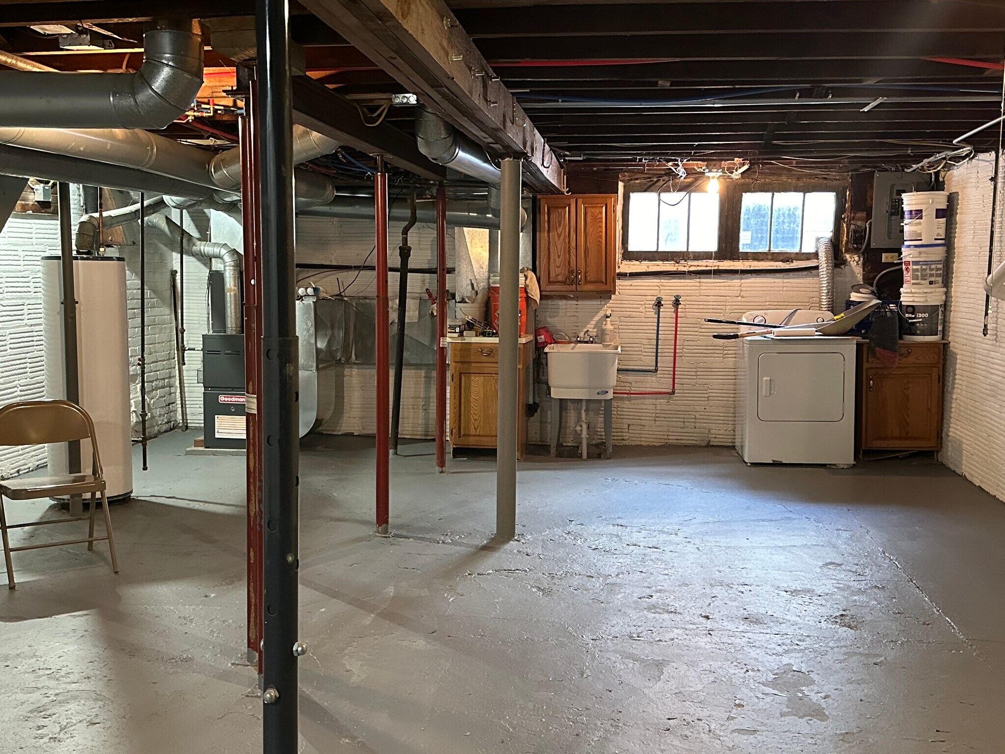 Large Private Basement - 1141 Lakeland Ave