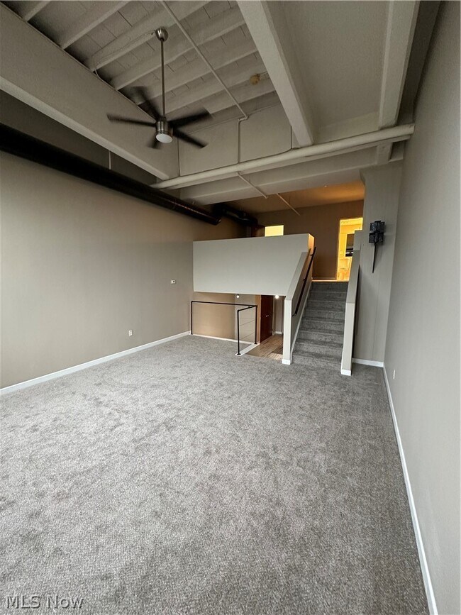 Building Photo - 1133 W 9th St