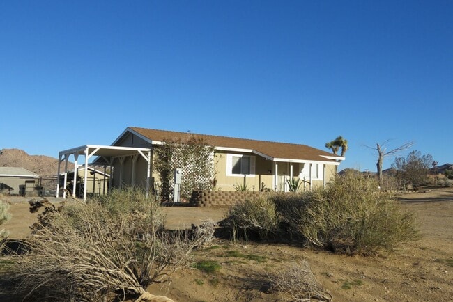 Building Photo - Quiet with Great Views! Available 11/1/25!