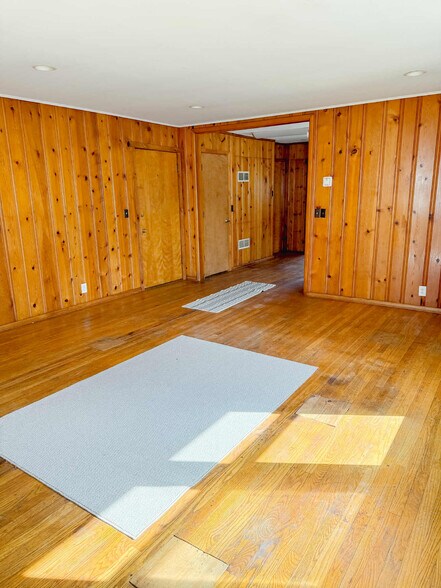 Building Photo - 1120 Metropolis St