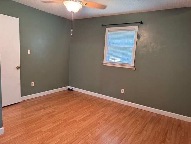 Building Photo - 3 Bed, 1 Bath Home located out in the country!