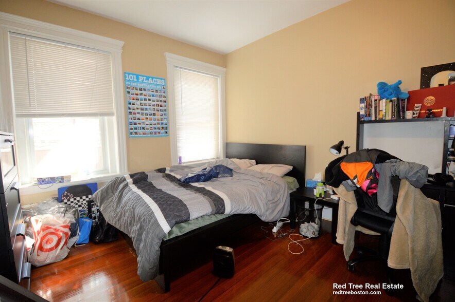 Building Photo - 10 Strathmore Rd