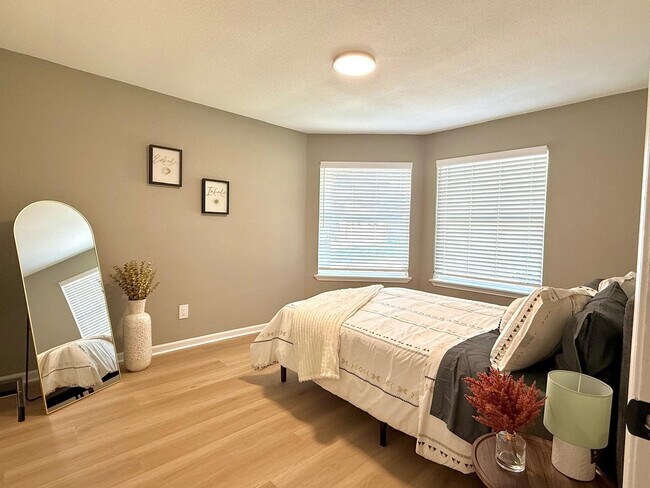 Building Photo - 6310 Briar Terrace Dr
