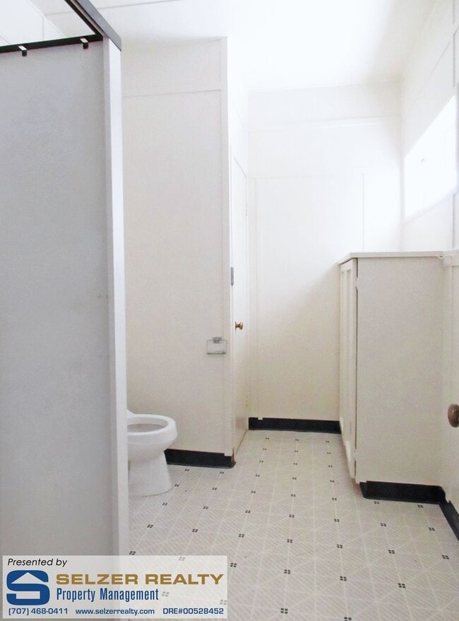 Building Photo - Spacious 4 bd. gated country estate w/ pool!