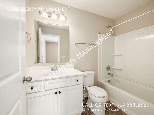 Building Photo - Spacious 2 bedroom 2.5 bathroom condo in P...