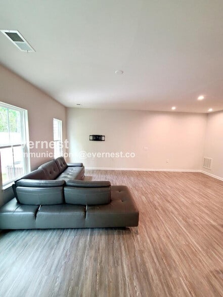 Building Photo - 217 Capeside Ct