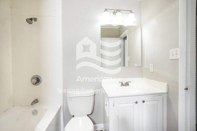 Building Photo - 102 Oakdale Dr