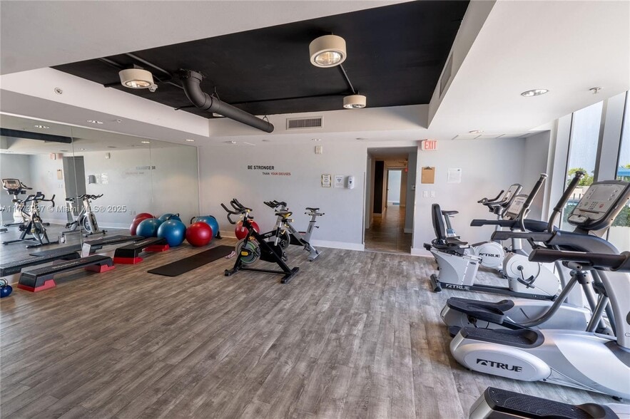 Building Photo - 1861 NW South River Dr