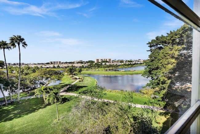 Building Photo - 14623 Bonaire Blvd