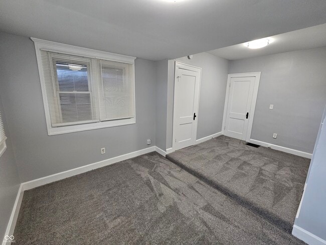 Building Photo - 3923 N Kenwood Ave