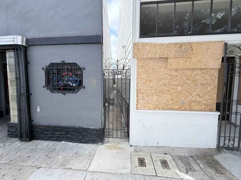Building Photo - 3774 Mission St