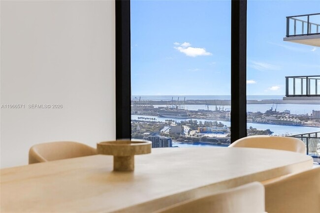 Building Photo - 700 NE 24th St