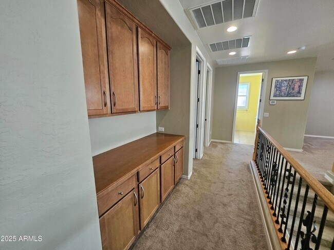 Building Photo - 3216 S Cottonwood Dr