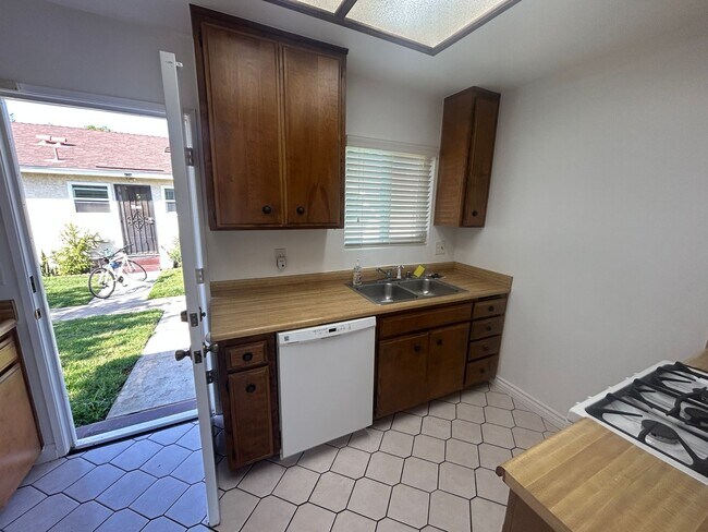 Building Photo - 442 1/2 234th Wlk