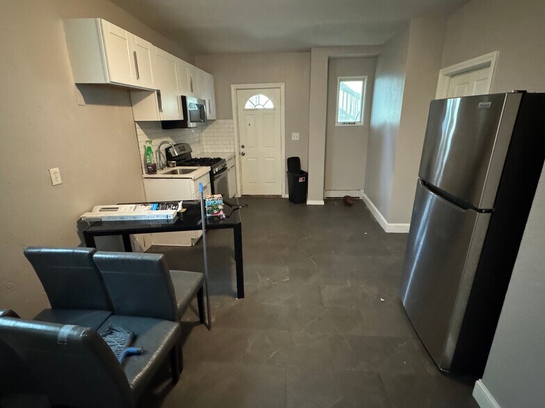 Building Photo - 53 Cedar St