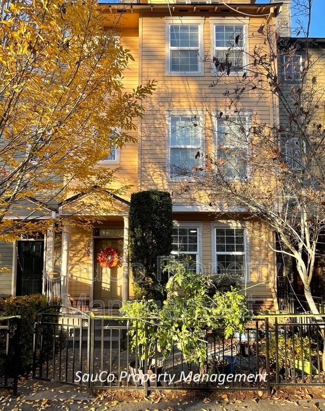 Primary Photo - 6007 NE Alder St