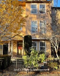 Building Photo - 6007 NE Alder St