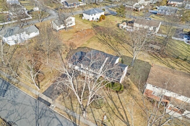 Building Photo - 25 Sandalwood Dr