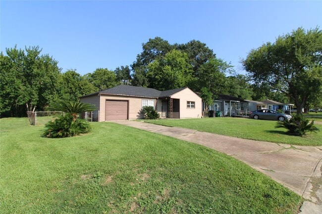 Building Photo - 10601 Murr Way