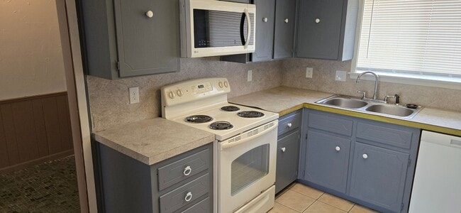 Building Photo - 2909 Cypress Dr